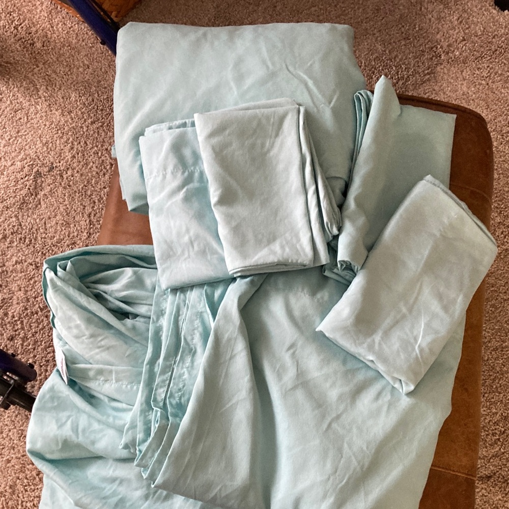 Room Essentials King  Light Aqua Bedding Sheets